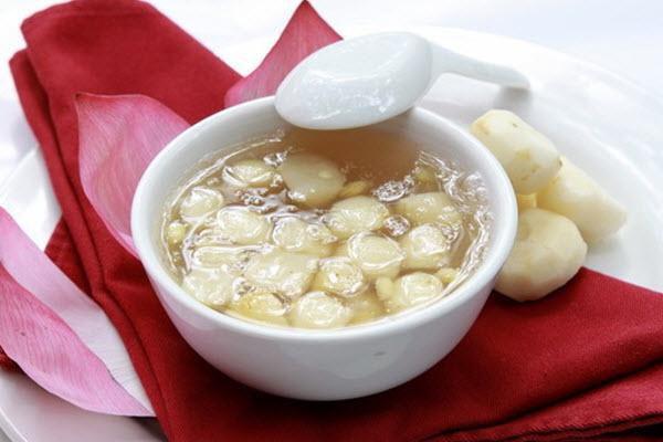 Cách nấu chè hạt sen củ năng thanh mát