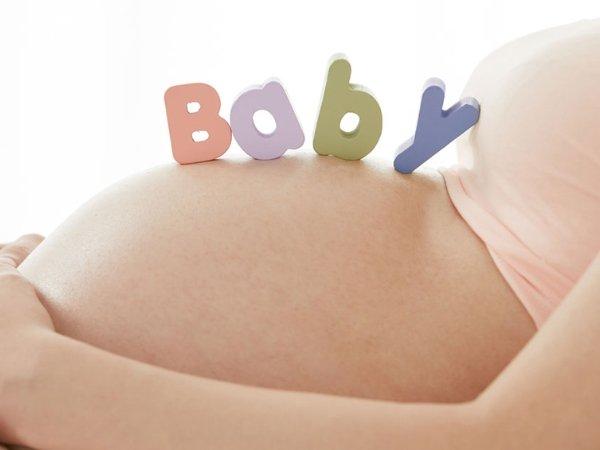 Vì sao mẹ bầu hay bị đau rốn khi mang thai