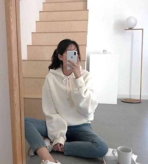 Con gái xinh đẹp chụp ảnh báo đang ăn ở nhà bạn nhưng ký tự trên bát khiến tôi bắt con về ngay