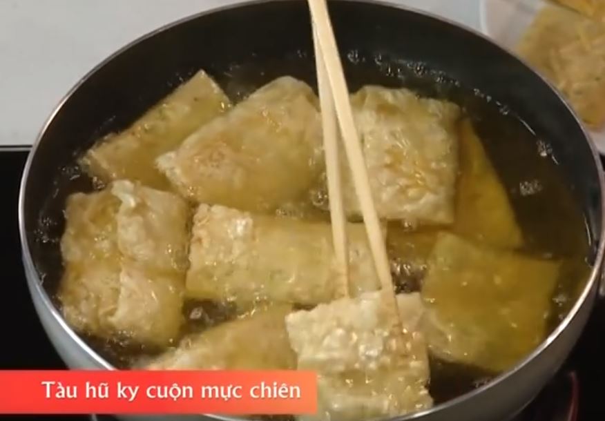 Tàu hủ ky cuộn mực chiên - tinh hoa ẩm thực