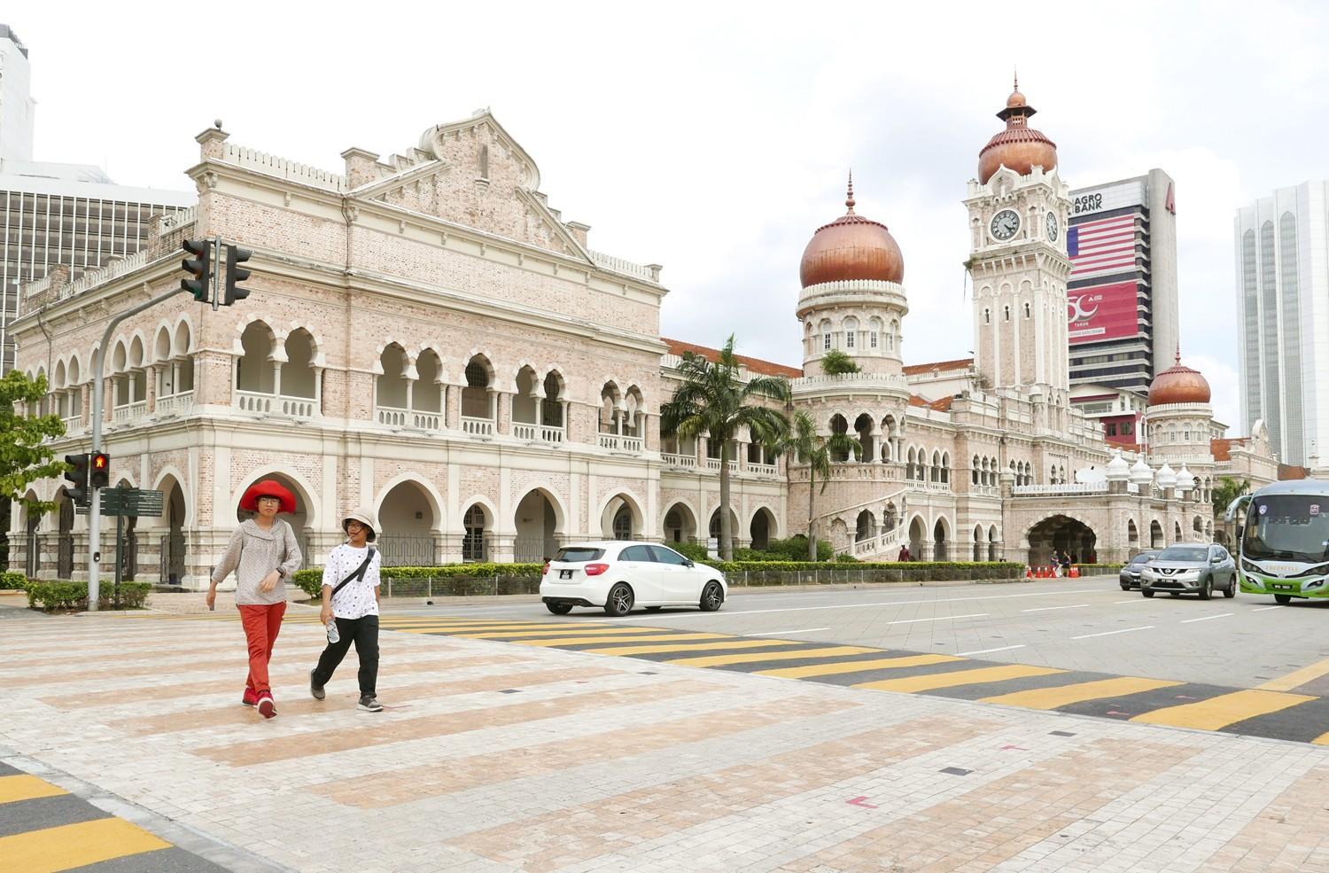 Ghé thăm Quảng trường Độc Lập Merdeka tráng lệ ở Kuala Lumpur, Malaysia