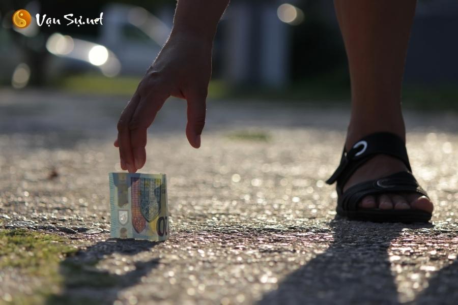 Giải mã 10 giấc mơ nhặt được ví tiền đánh con gì chính xác nhất