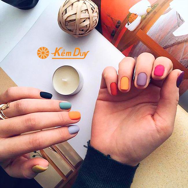 Móng tay ngắn có làm nail được không? Giải pháp cho móng ngắn