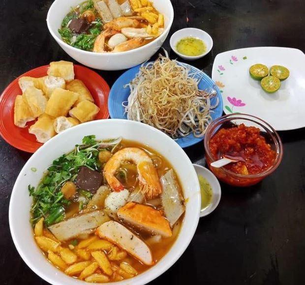 Bánh canh ghẹ thơm ngon, nhiều thịt