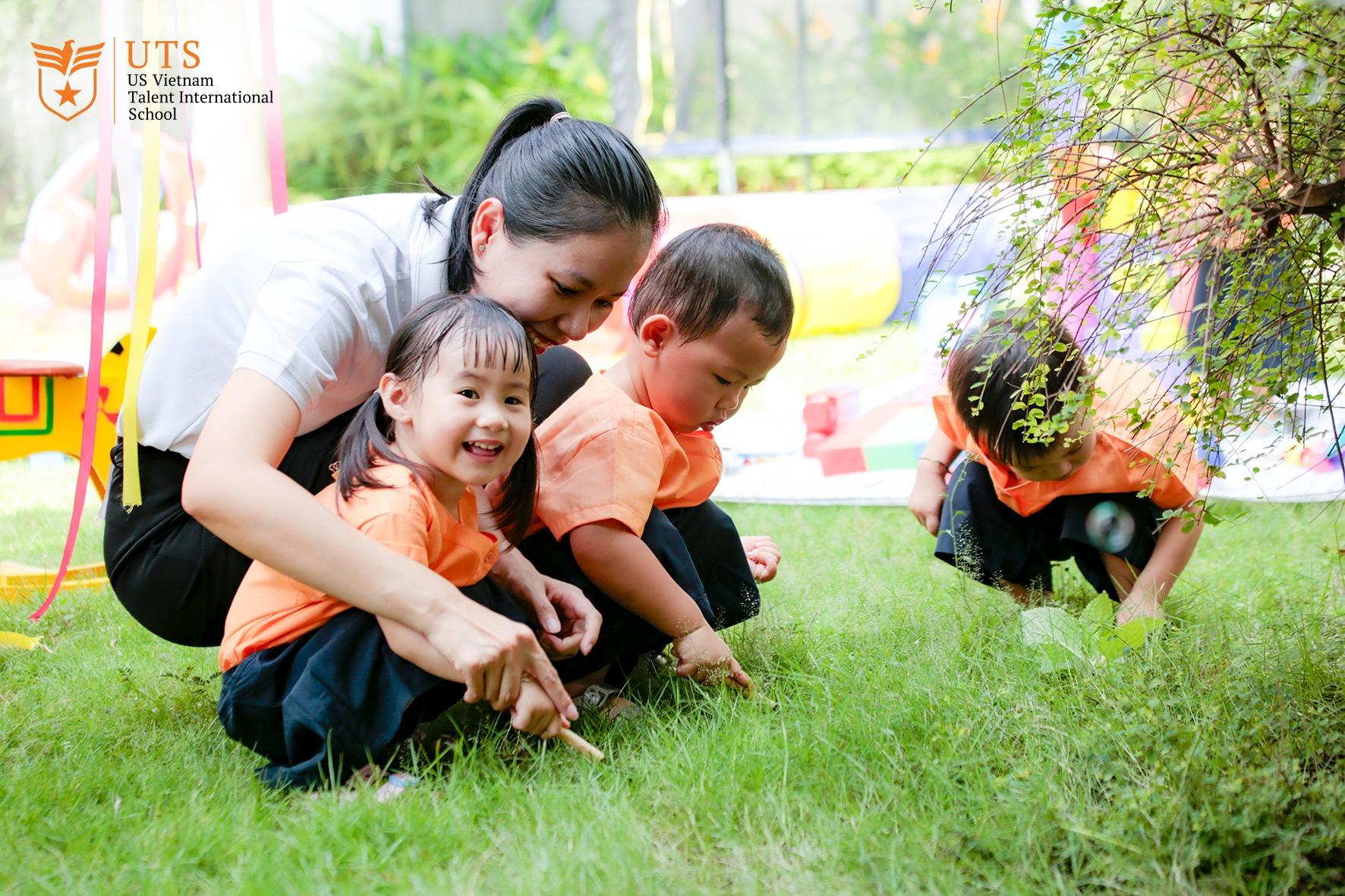 Mầm non tại UTS luôn học tập dưới môi trường nhiều cây xanh