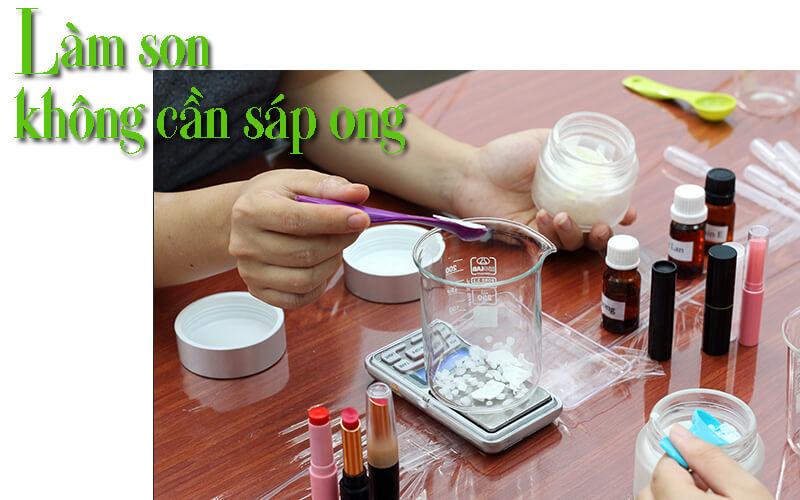 Cách làm son môi từ cà chua vừa đơn giản lại vừa tiết kiệm