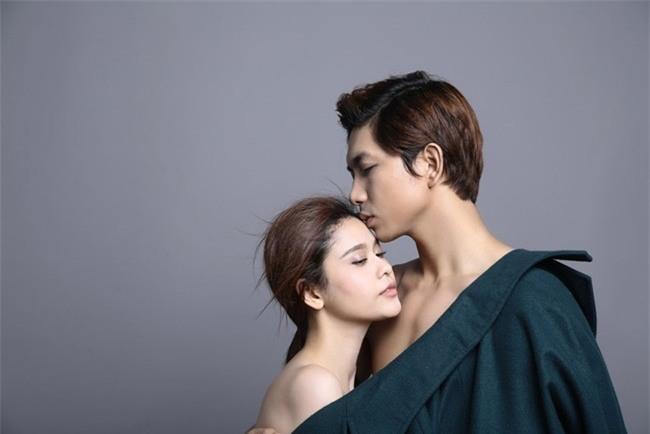 Ảnh "chụp lén" tiết lộ sự thật ngã ngửa sau ảnh nóng của sao Việt