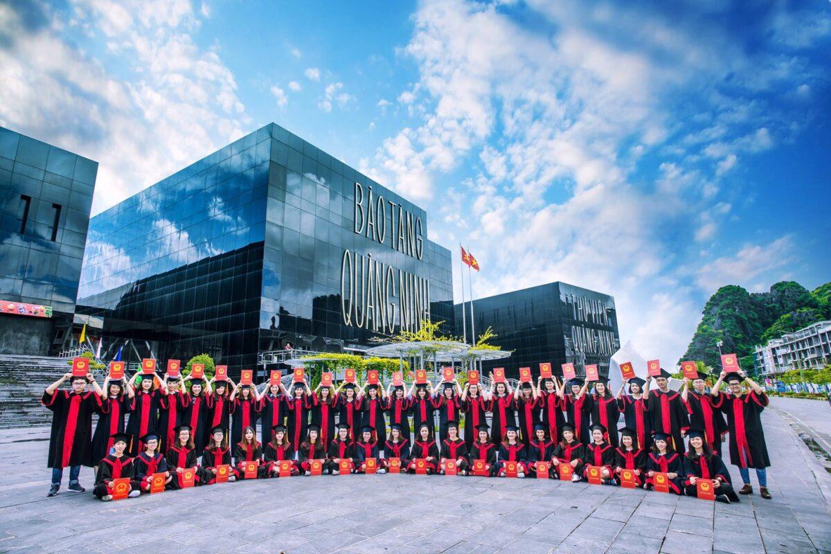 Top Ý Tưởng Chụp Ảnh Kỷ Yếu Tốt Nghiệp Đại Học Đẹp Xuất Sắc