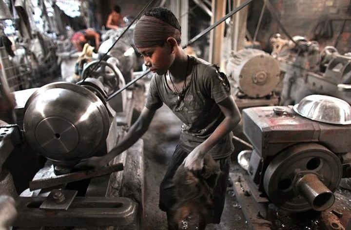 Xót xa hình ảnh trẻ em lao động vất vả trên thế giới