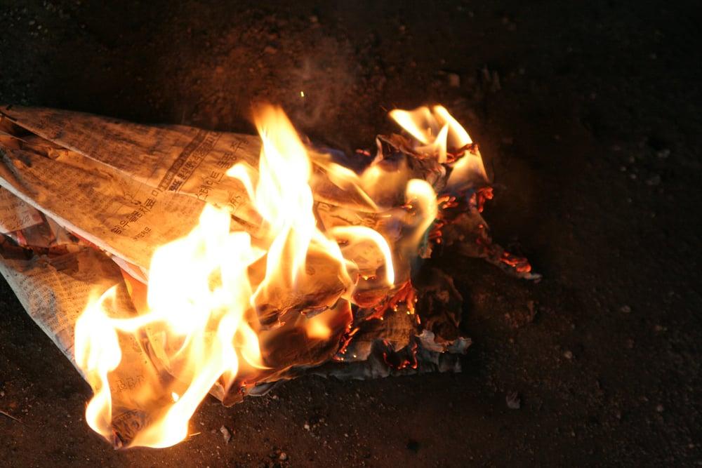 Cách đốt vía cho trẻ sơ sinh bằng giấy