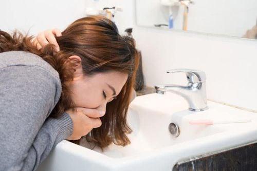 Tại sao uống nhiều rượu gây viêm tụy cấp?