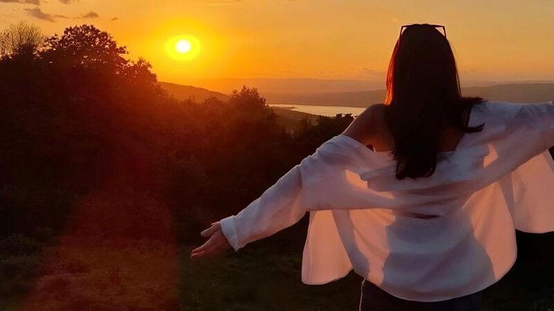 Vì sao nên biết cách tạo dáng khi chụp ảnh hoàng hôn?