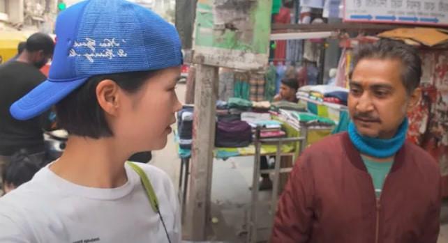 Cô gái Hàn một mình du lịch Ấn Độ, gặp tình huống khiến ai xem cũng bật cười