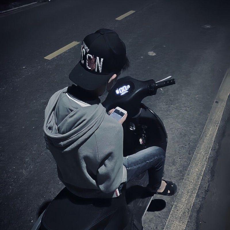ảnh boy phố ngồi trên xe