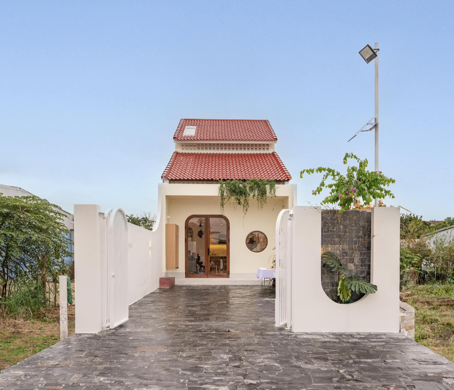 vợ chồng Đà Nẵng dựng căn nhà trống phố đẹp mê 2.png