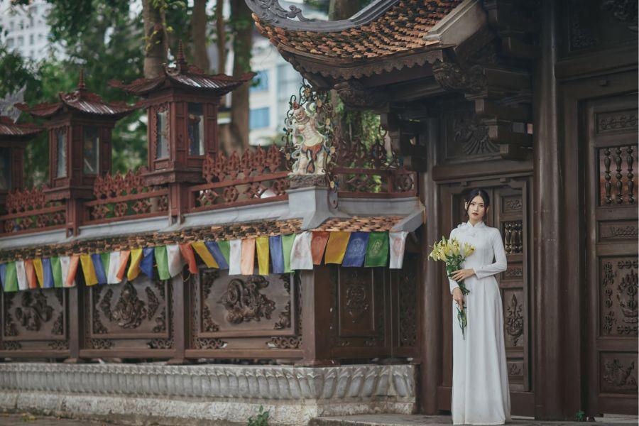 lựa chọn tư thế phù hợp để tại dáng chụp ảnh ở chùa