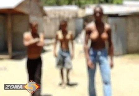 3 anh em trai có bộ ngực siêu khủng