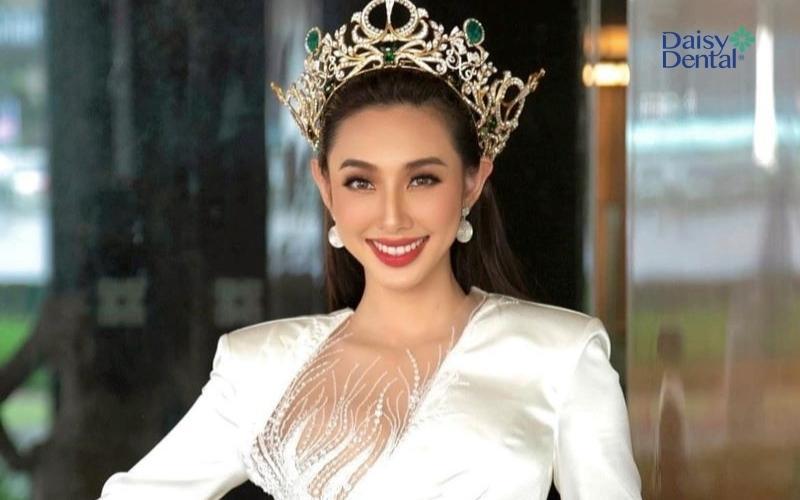 Nguyễn Thúc Thùy Tiên có nụ cười chuẩn tỷ lệ vàng