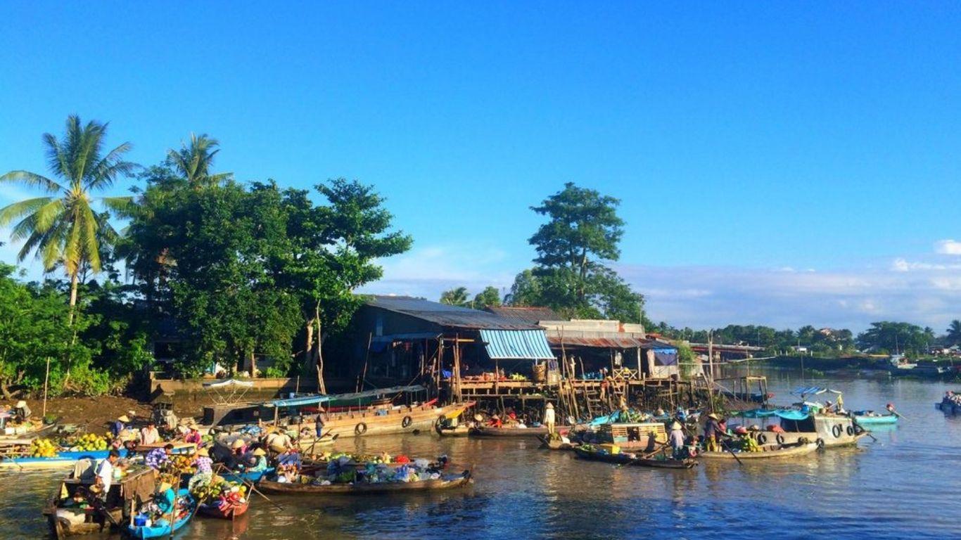 Phong Dien floating market