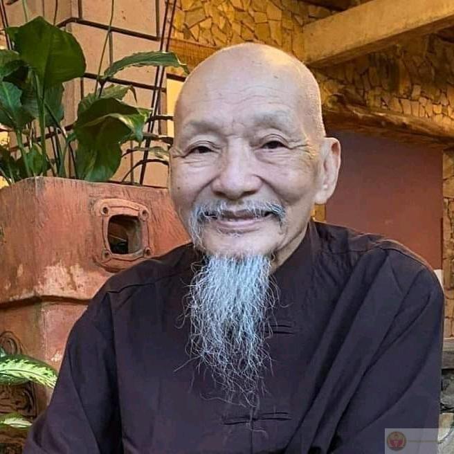 Ảnh chế thầy ông nội trở thành công cụ bình luận lầy lội cực kỳ quen thuộc