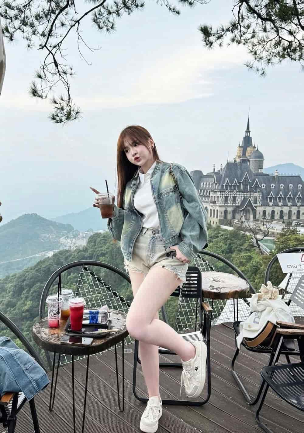 Ảnh nền cô gái điện thoại.