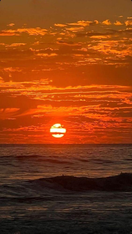 Hoàng hôn ấm áp với chuyển sắc hồng tím, hợp wallpaper desktop 16:9