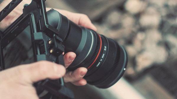 Máy ảnh chuyên nghiệp giúp chụp ảnh nhanh chóng