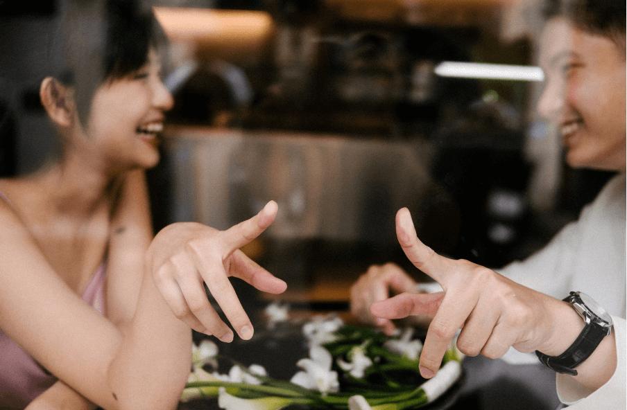 5 Cách tạo dáng Chụp ảnh lãng mạn cho Cặp đôi hướng nội