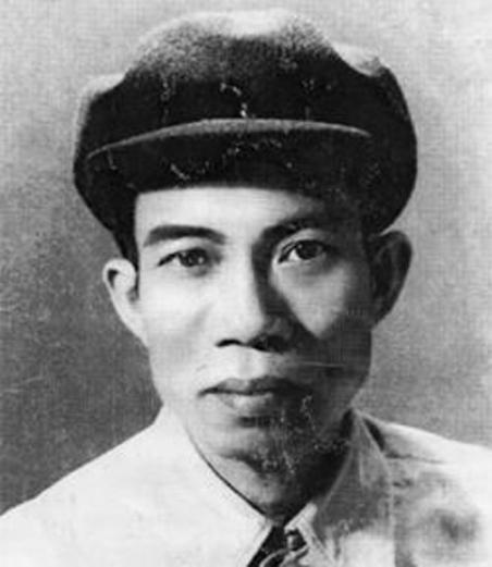Thi sĩ Nguyễn Bính (1918 - 1966).