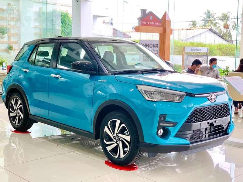 toyota raize màu xanh đen