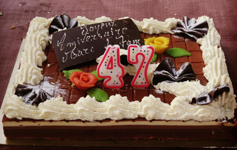 Bánh kem dìm hàng - quà sinh nhật độc đáo hài hước khiến buổi tiệc thêm vui.