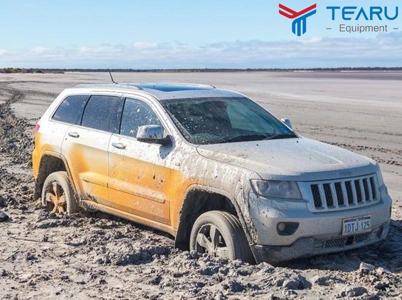 Cách xử lý ô tô bị sa lầy hiệu quả nhanh chóng