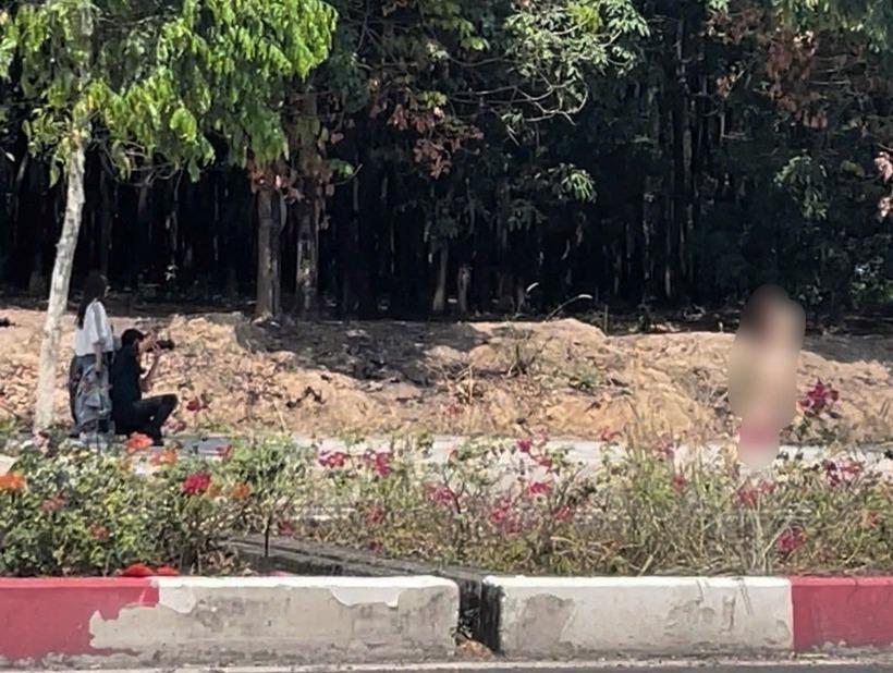 Vụ cô gái không mặc đồ chụp ảnh giữa đường ở Bình Dương gây xôn xao. Ảnh: Vietnamnet