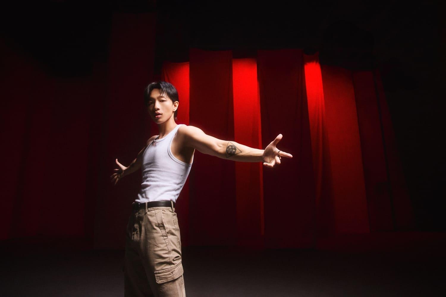 Hoàng Dũng trong MV La Bàn