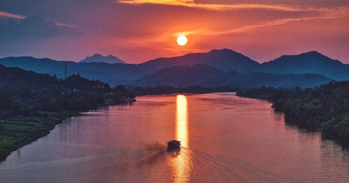 Nghị luận về tình yêu quê hương của Tế Hanh                                   Bài thơ Quê hương của Tế Hanh