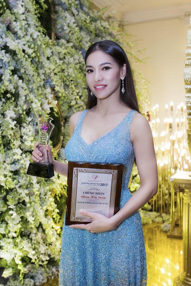 “Bà trùm Hoa hậu” Phạm Kim Dung: Không ngồi chễm chệ an toàn ở giữa ghế | Sen Vang