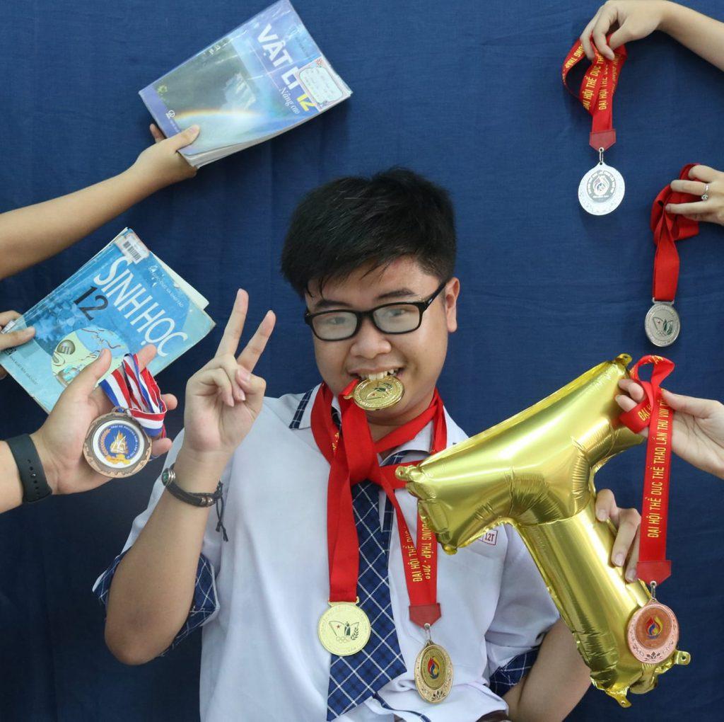 Đậu Bách khoa suýt soát, vào trường thành SV tiêu biểu, tài năng