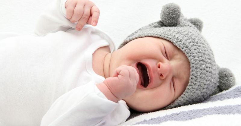 Bé bị ngã đập đầu phía sau có sao không? Những điều bố mẹ cần làm trong trường hợp này