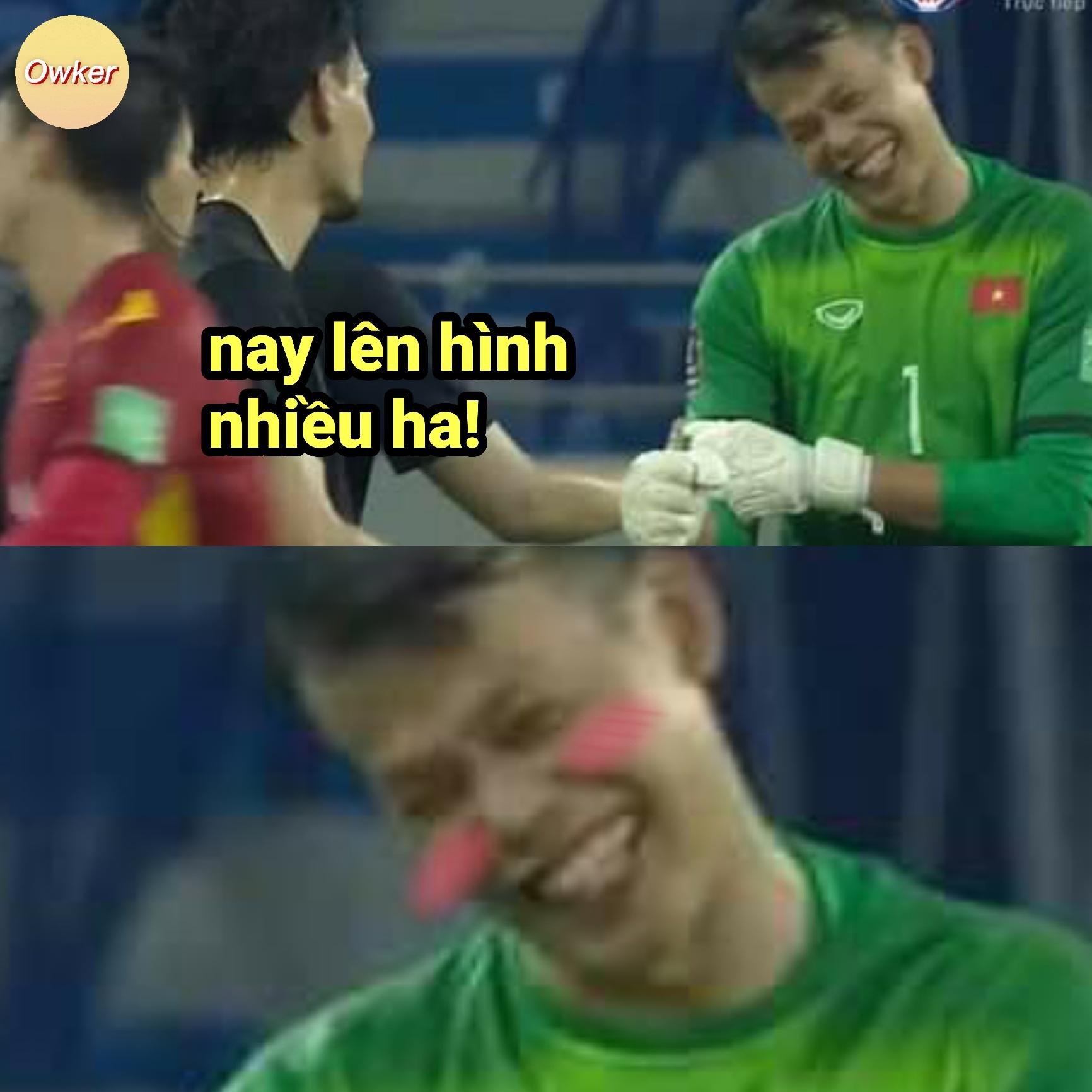 Dân mạng chế ảnh hài hước, tưng bừng ăn mừng chiến thắng trước Malaysia