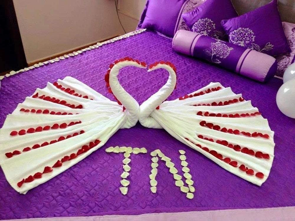 Cách trải chăn ga gối giường cưới: Bí quyết cho đêm tân hôn hoàn hảo