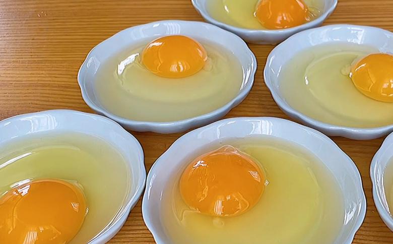 Luộc trứng trần bị sủi bọt, lòng trắng vỡ tan, đầu bếp mách chiêu này quả nào cũng tròn đẹp
