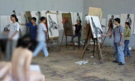 Đi xem vẽ tranh khỏa thân