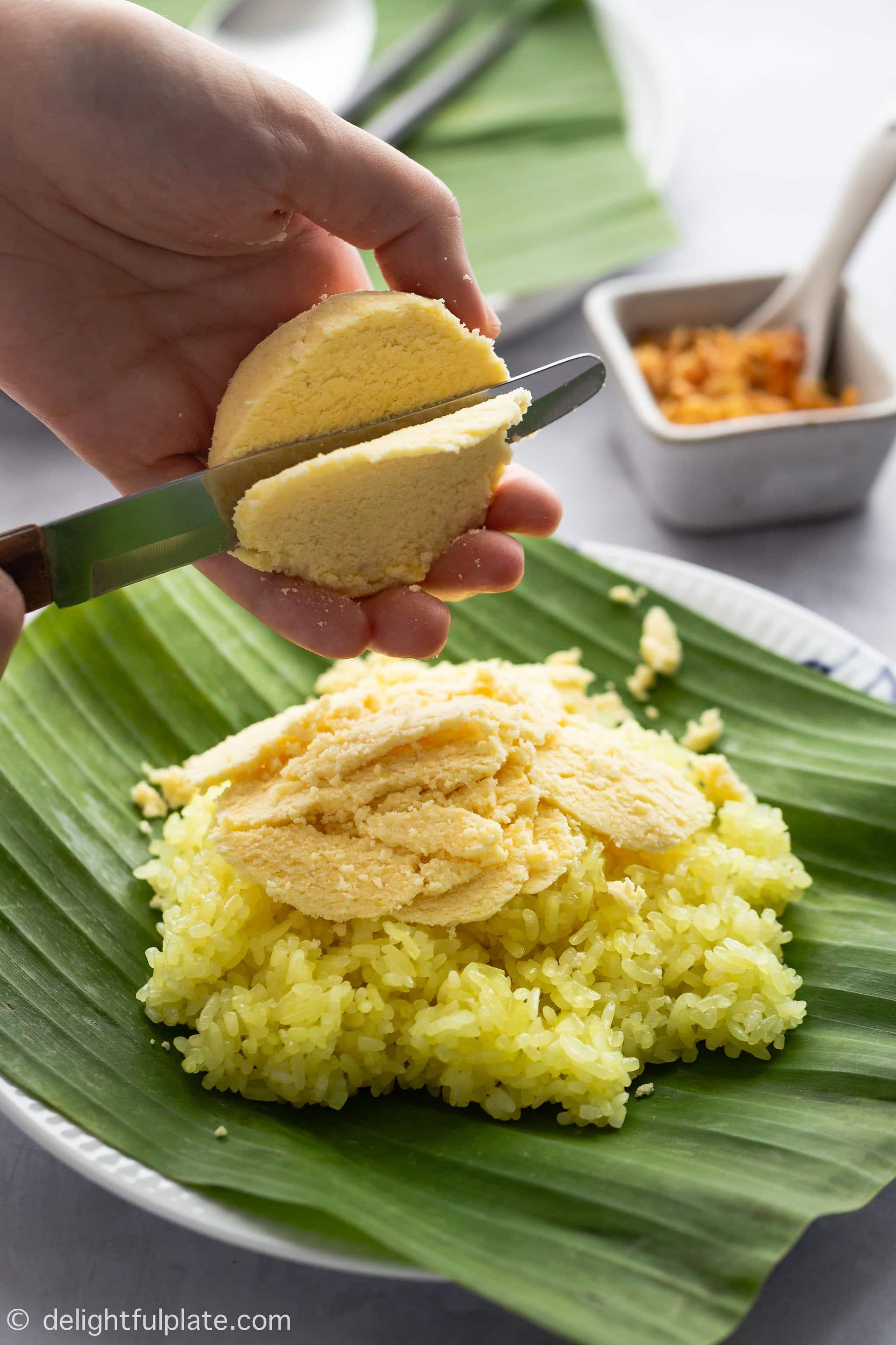 Xôi Xéo (Vietnamese Sticky Rice with Hand-Cut Mung Bean)