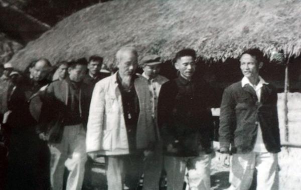 Phát huy bản sắc văn hóa xứ Nghệ trong học tập và làm theo tư tưởng, đạo đức, phong cách Hồ Chí Minh