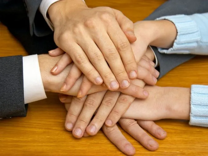 ‘Bầu ơi thương lấy bí cùng, tuy rằng khác giống nhưng chung một giàn’ nghĩa là gì? 2