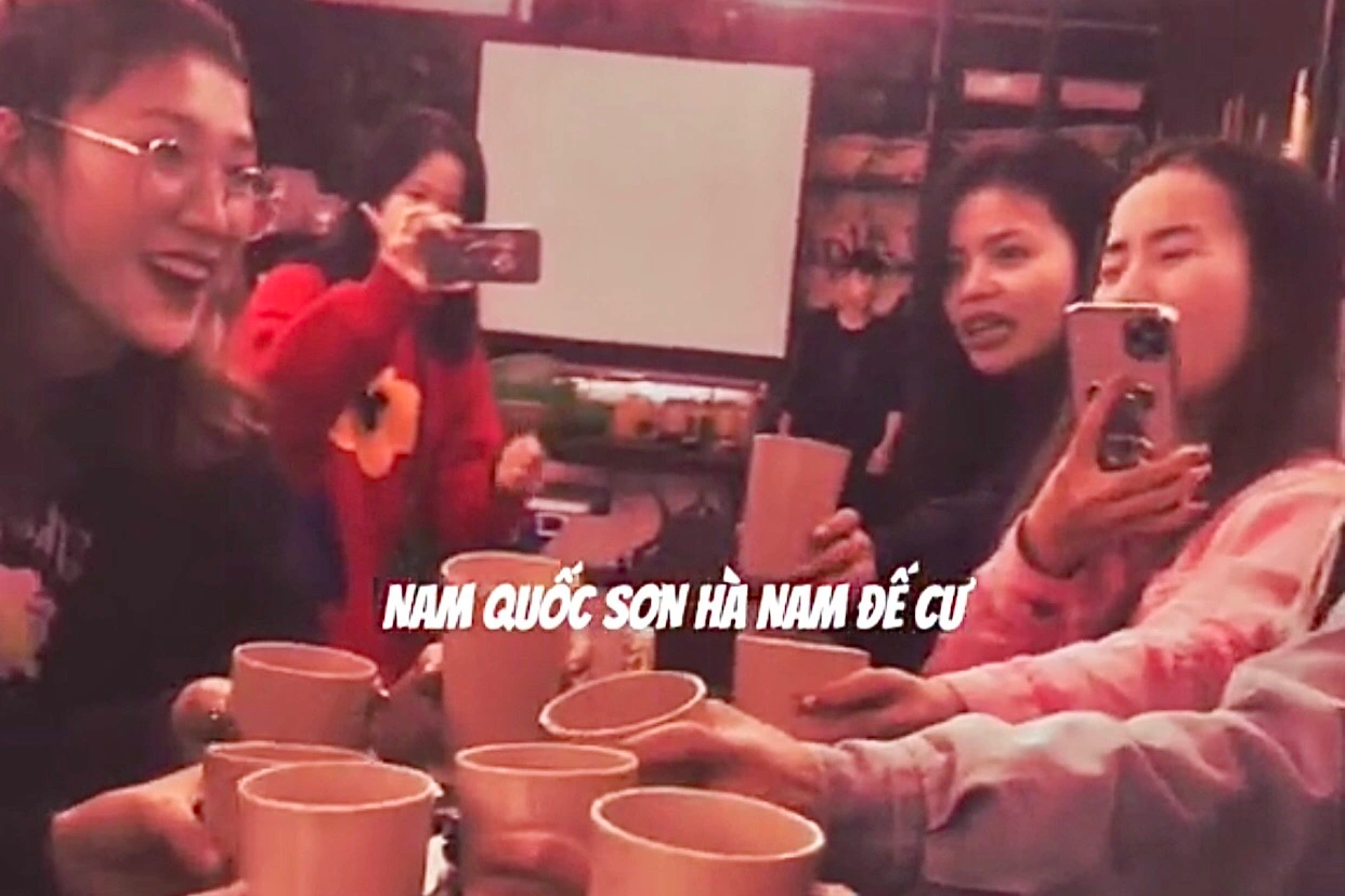 Phẫn nộ nhóm bạn trẻ chế Nam quốc sơn hà thành bài thơ đi nhậu phản cảm - 1