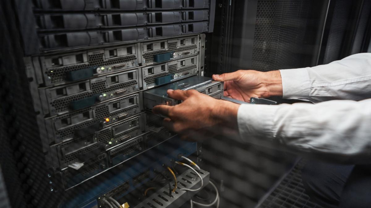 may-tinh-cong-nghiep-la-gi-uu-diem-noi-bat-cua-may-tinh-cong-nghiep