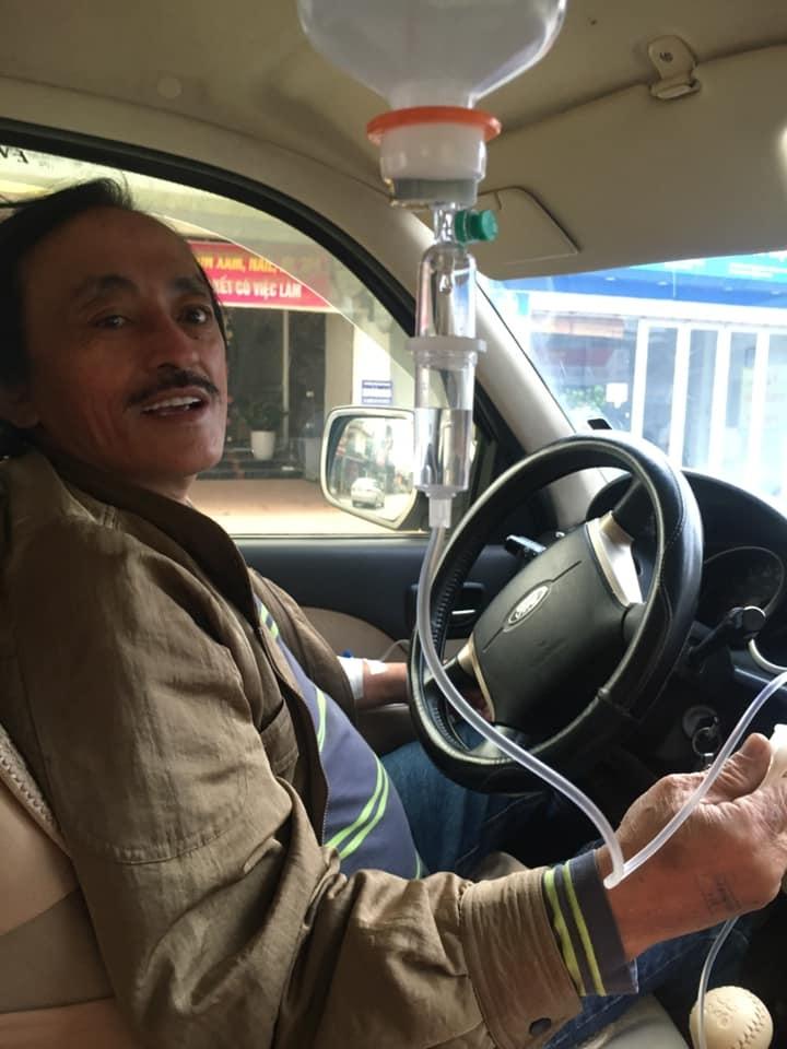 Nghệ sĩ Giang Còi gây hoang mang khi vừa truyền nước vừa lái xe - 1