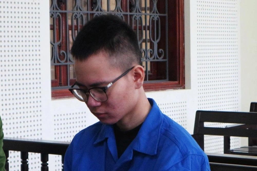 Cháu trai đến ngủ cùng, bà nội mất vàng, mất mạng - 1