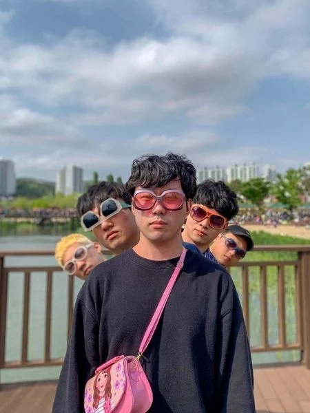 Cách tạo dáng chụp ảnh tập thể đẹp